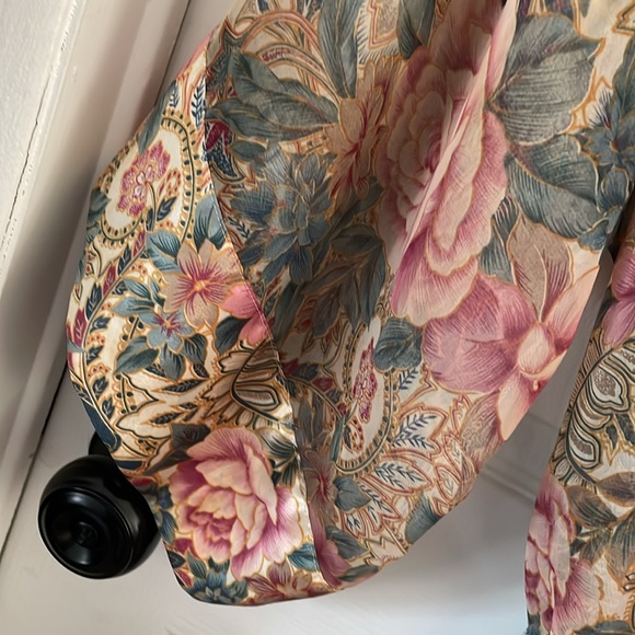 Victoria's Secret Vintage Gold Label Floral Sheer Satin Trim Robe - Picture 4 of 9